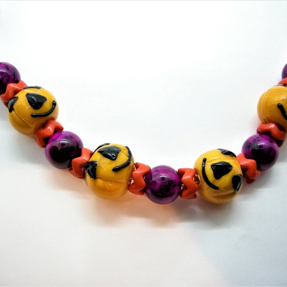 Pumpkins and pearls lampwork necklace - Picture 11 of 16